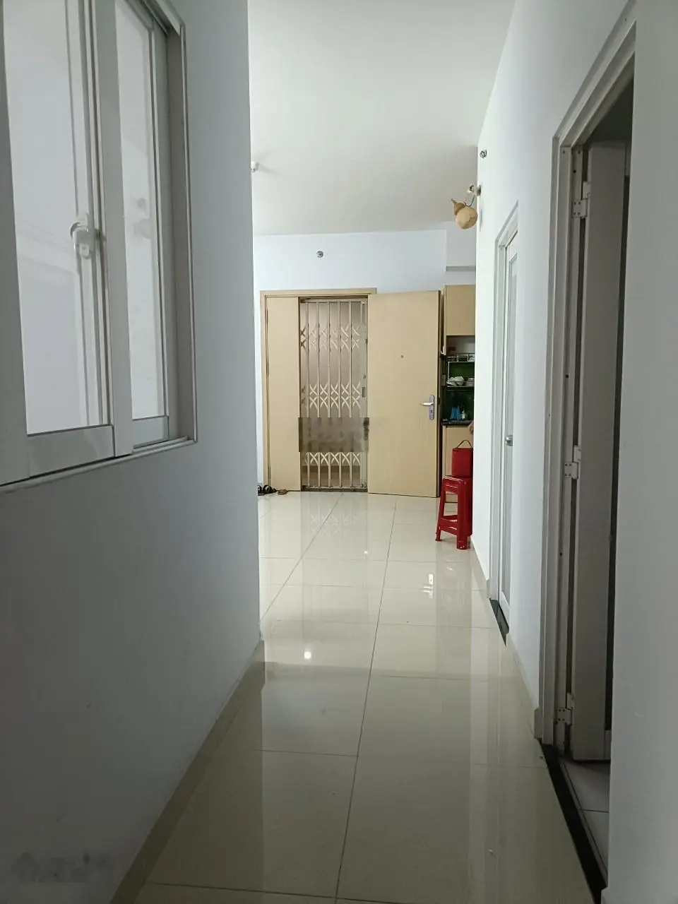 Bán căn hộ Oriental Plaza, 78m2, 2 PN, 2WC, nội thất, có sổ, giá: 2 tỷ 9, LH 0908 435 ***