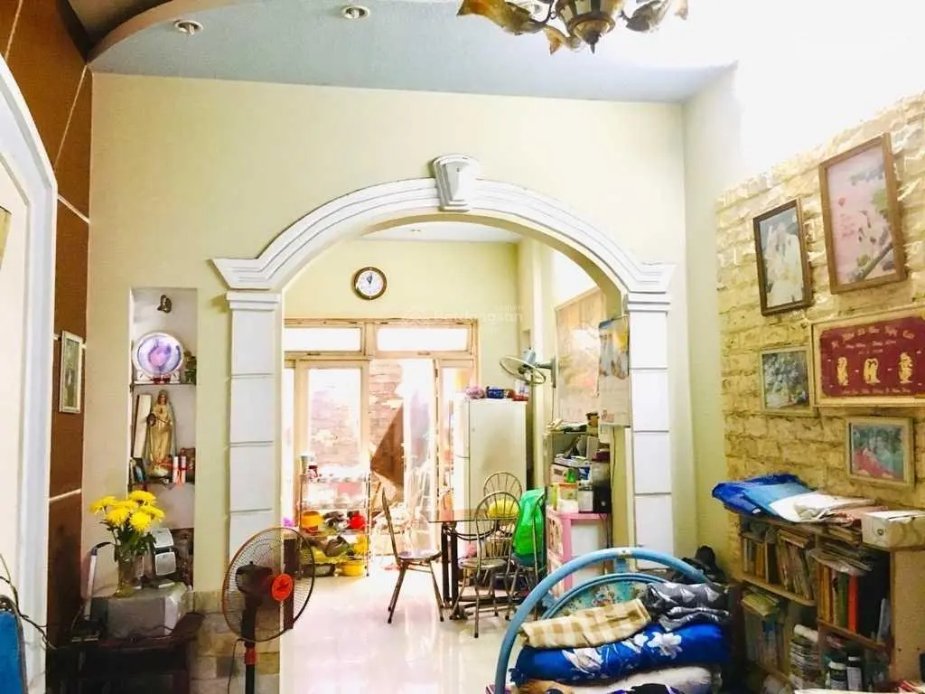 Bán nhà mặt tiền KD đa ngành nghề, 4 tầng, ngay sát chợ Thủ Đức, DT 90,6m2, chỉ 13,5 tỷ