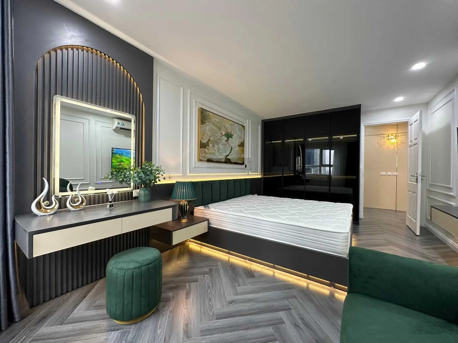 Chính chủ bán căn hộ 112m2 (3PN) tòa S2 chung cư Season Avenue giá tốt, LH 0975 645 ***