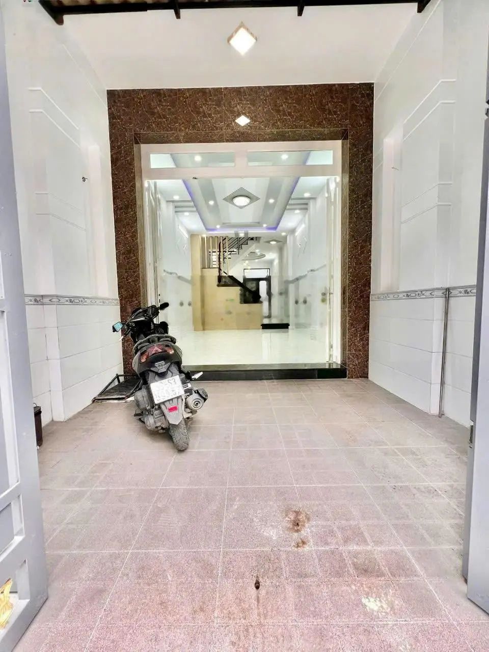 Tiện Ích Bao Vây Nhà Đường Hương Lộ 2, Phường Bình Trị Đông A, Q. Bình Tân, DT: 56m2.