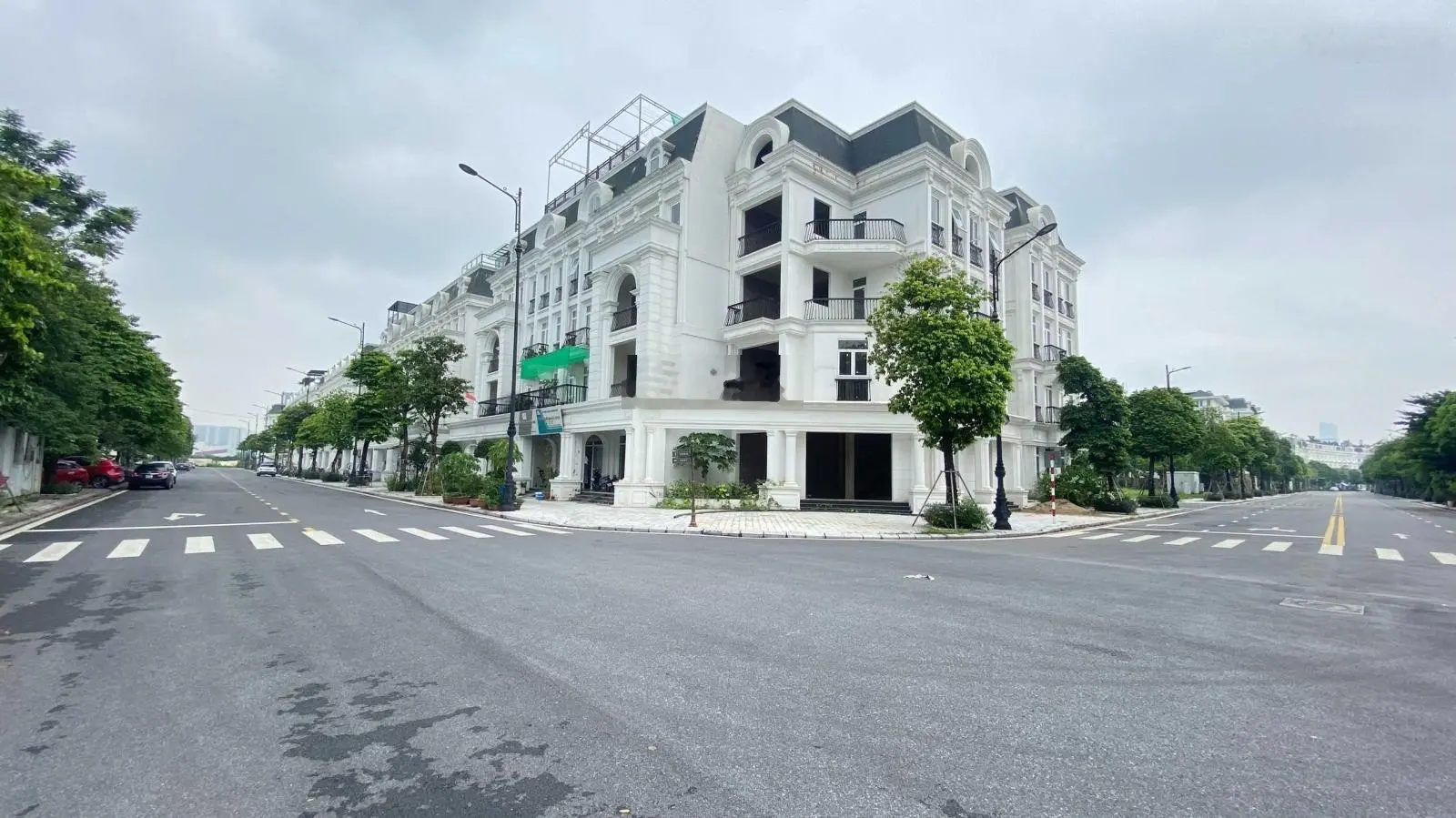 Cần bán nhanh căn Góc Shophouse đường 21,5m Louis City Đại Mỗ liên hệ: 0988 000 ***