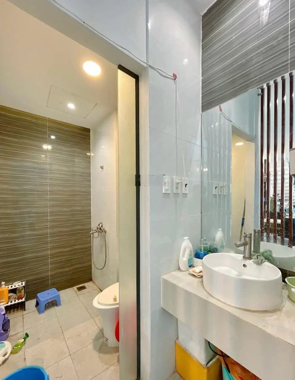 Bán nhà trệt lầu giá rẻ, thiết kế đẹp, số nhà phong thủy 
