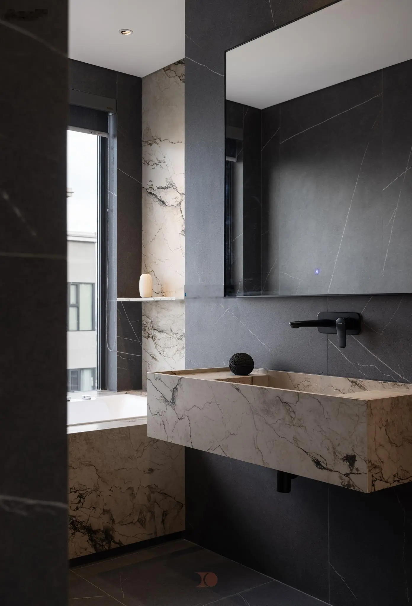 Bán căn 4 p. ngủ 156m2 tầng thoáng hướng ĐN, nhà mới 100% tại Hà Nội Paragon Duy Tân, Cầu Giấy