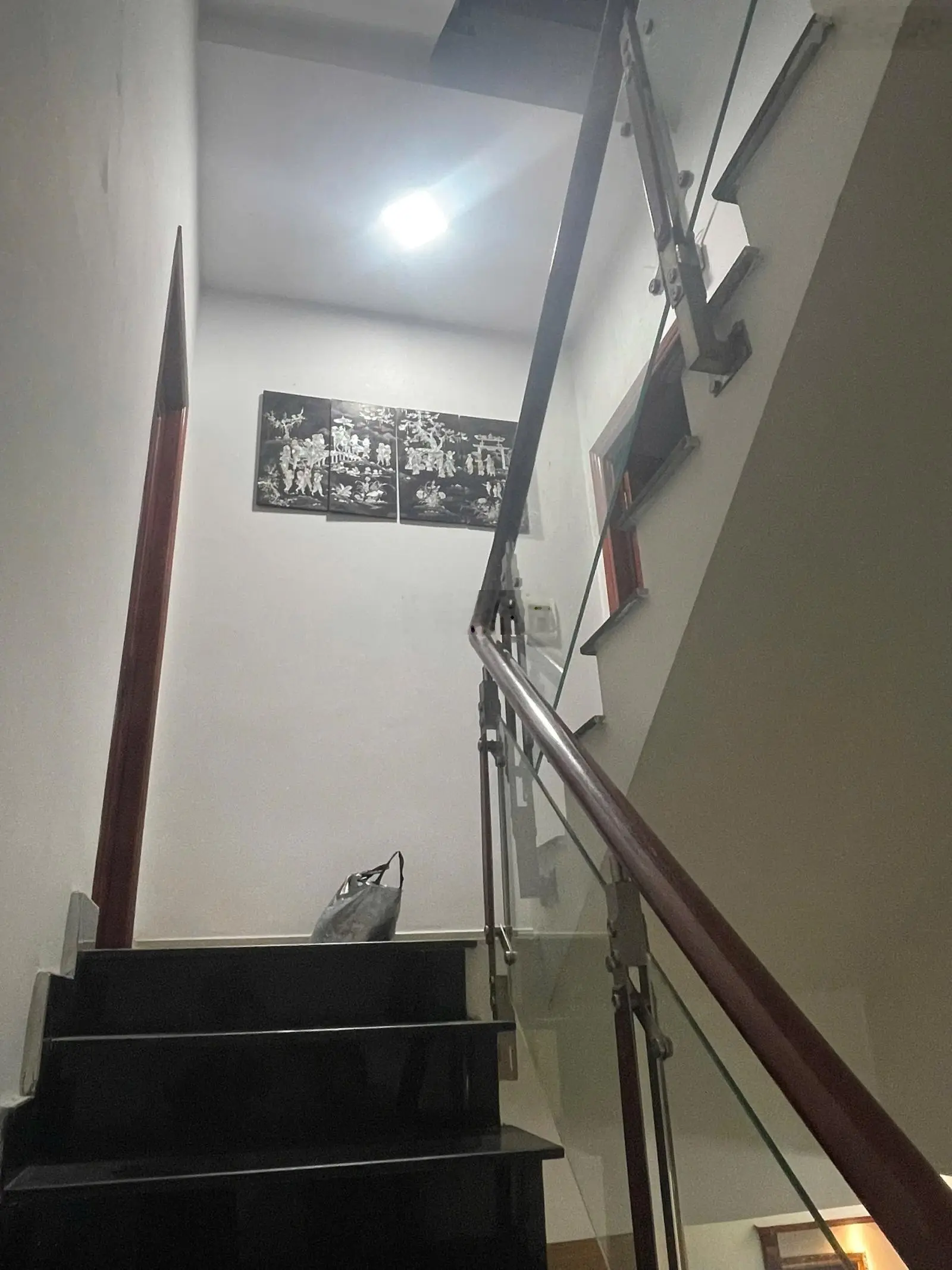 Bán nhà 3 tầng Hiệp Bình Phước, Thủ Đức, giá chỉ còn 5,5tỷ, ôtô vào đến tận cửa, sổ hồng hoàn công