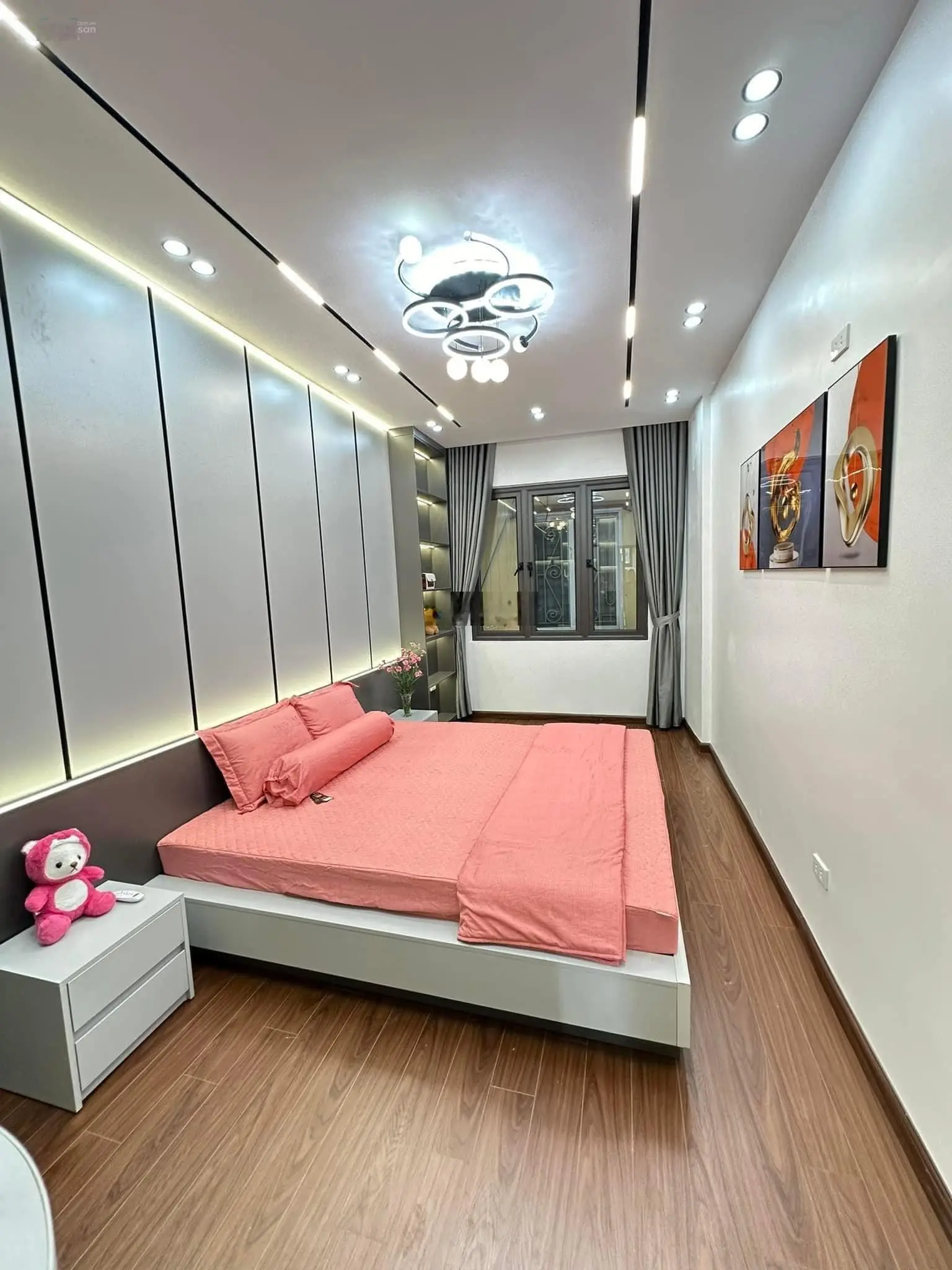 Nhà đẹp ở ngay, 4 tầng, 3 ngủ, giá 4.3 tỷ, ngay đường Chiến Thắng, Hà Đông