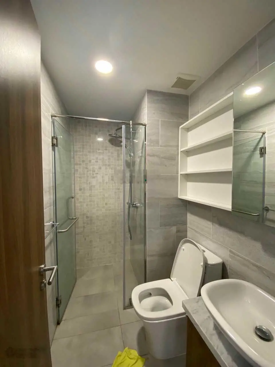 Cần bán gấp Oriental Plaza, Tân Phú, DT 82m2, 2PN, 2WC, giá 2.7 tỷ. LH 0899 874 *** Hữu Mão