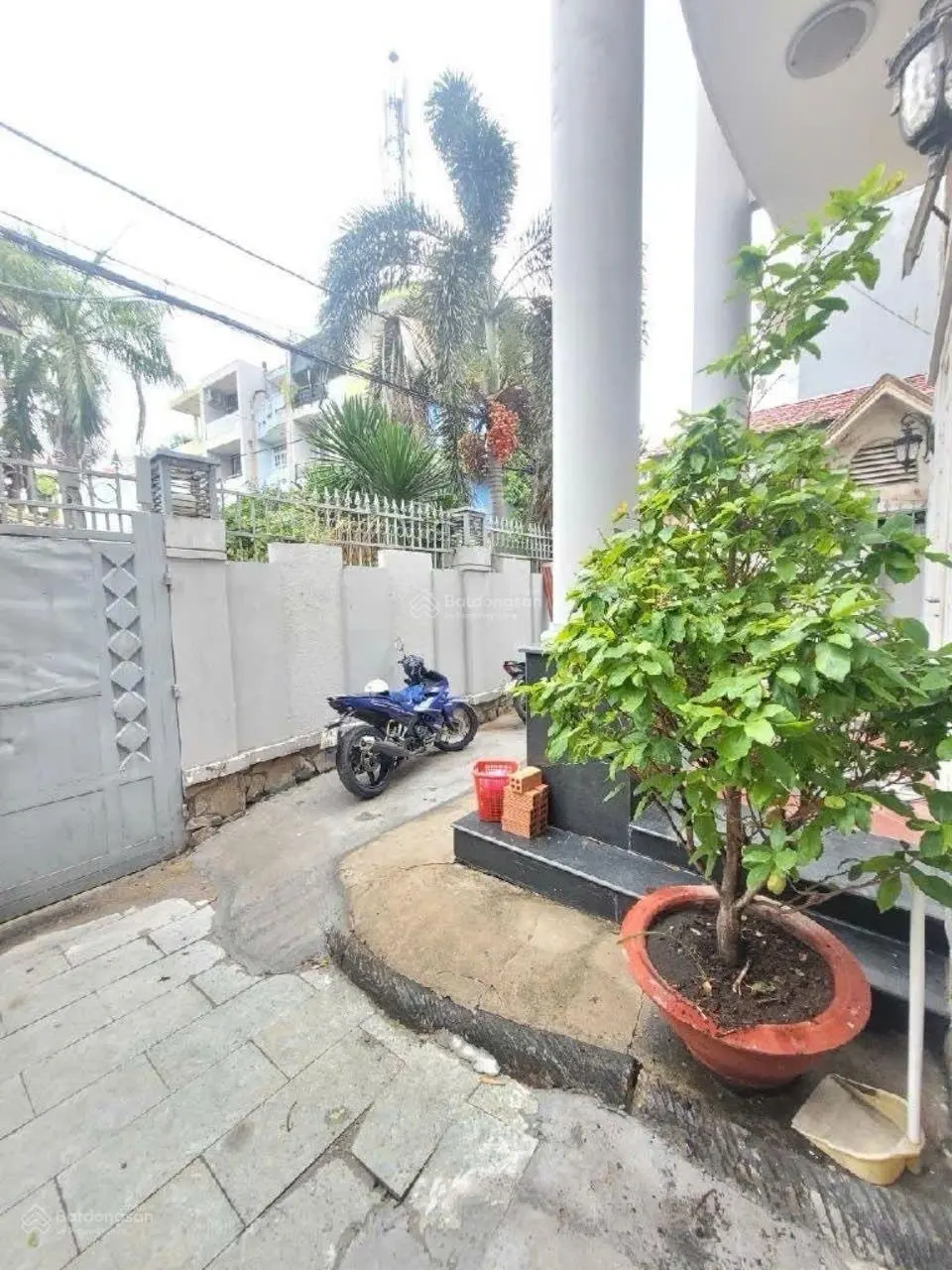 BIỆT THỰ ĐANG KINH DOANH CHDV , NGANG 10M , HXH - THU NHẬP 360 Triệu/NĂM - P13, BÌNH THẠNH