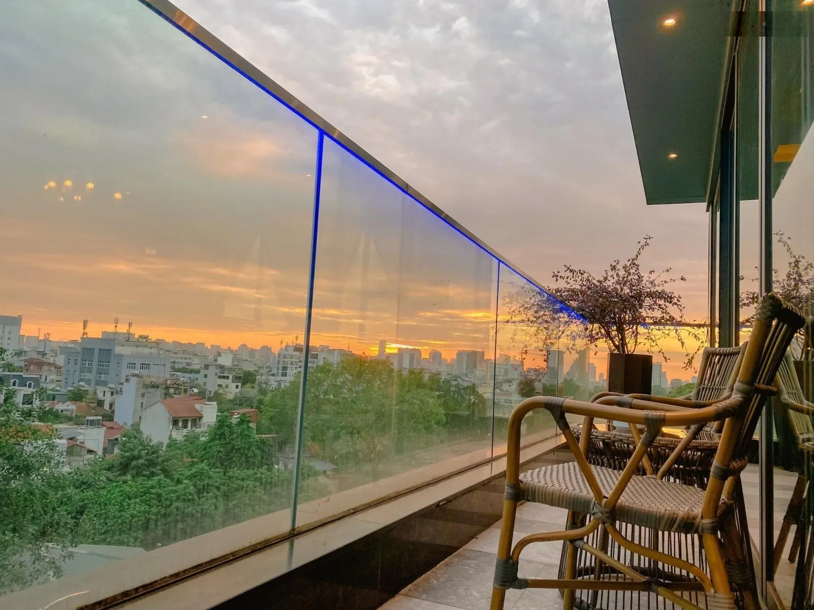 Bán nhà mặt phố Hàng Bạc sát Hàng Đào sổ đỏ chính chủ 80m2 giá 42 tỷ (giá rẻ cần bán gấp)