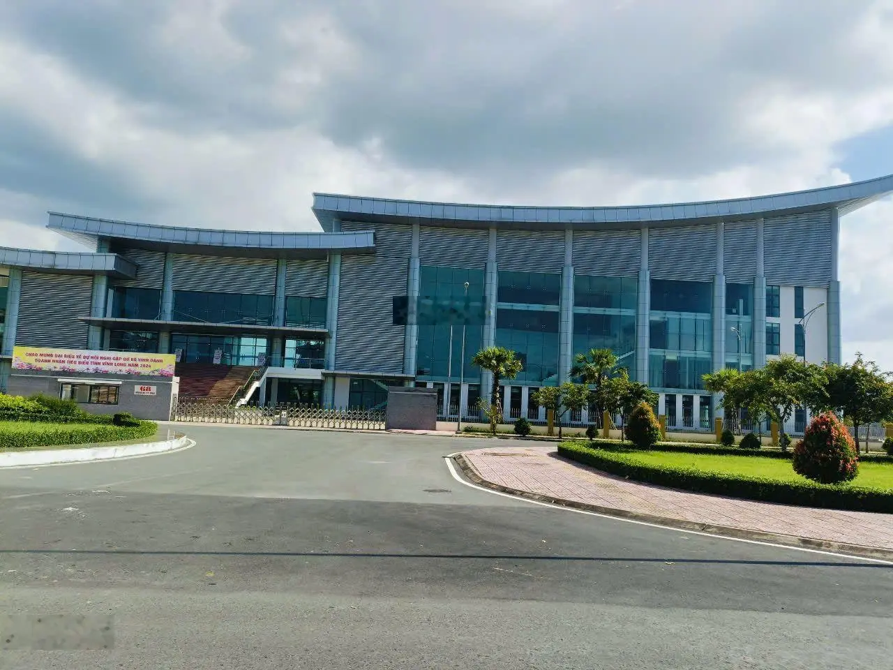 Bán đất DT 3400m2, full thổ cư. Ngay trung tâm hành chính Vĩnh Long, sát UBND, TT Hội Nghị VL