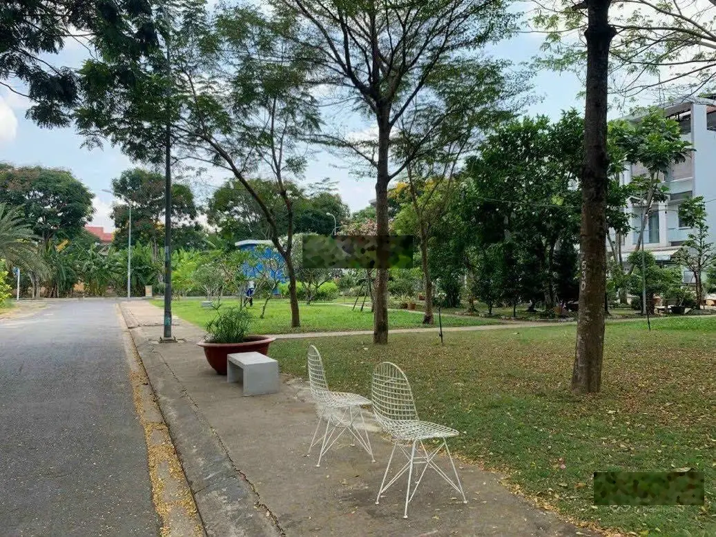 Cần bán lô đất góc 2 mặt tiền View công viên KDC Sadeco Phước Kiển A. DT: 6.6m x 18.5m, Sổ đỏ riêng