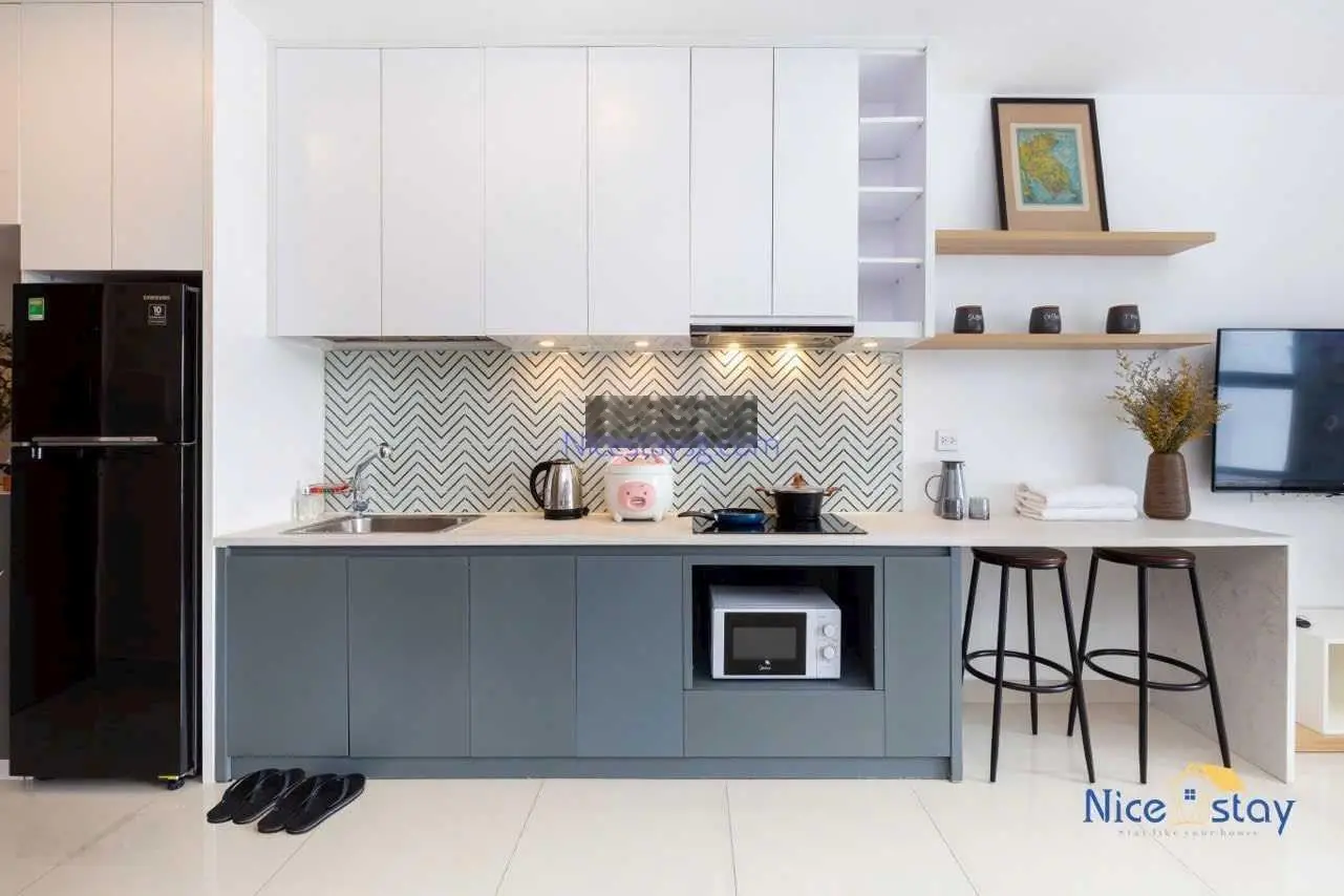 Cần BÁN căn officetel, 36m2, Giá 2ty300, trừ lại cho khách 70tr, có sẵn HĐ thuê 0908 457 *** Linh