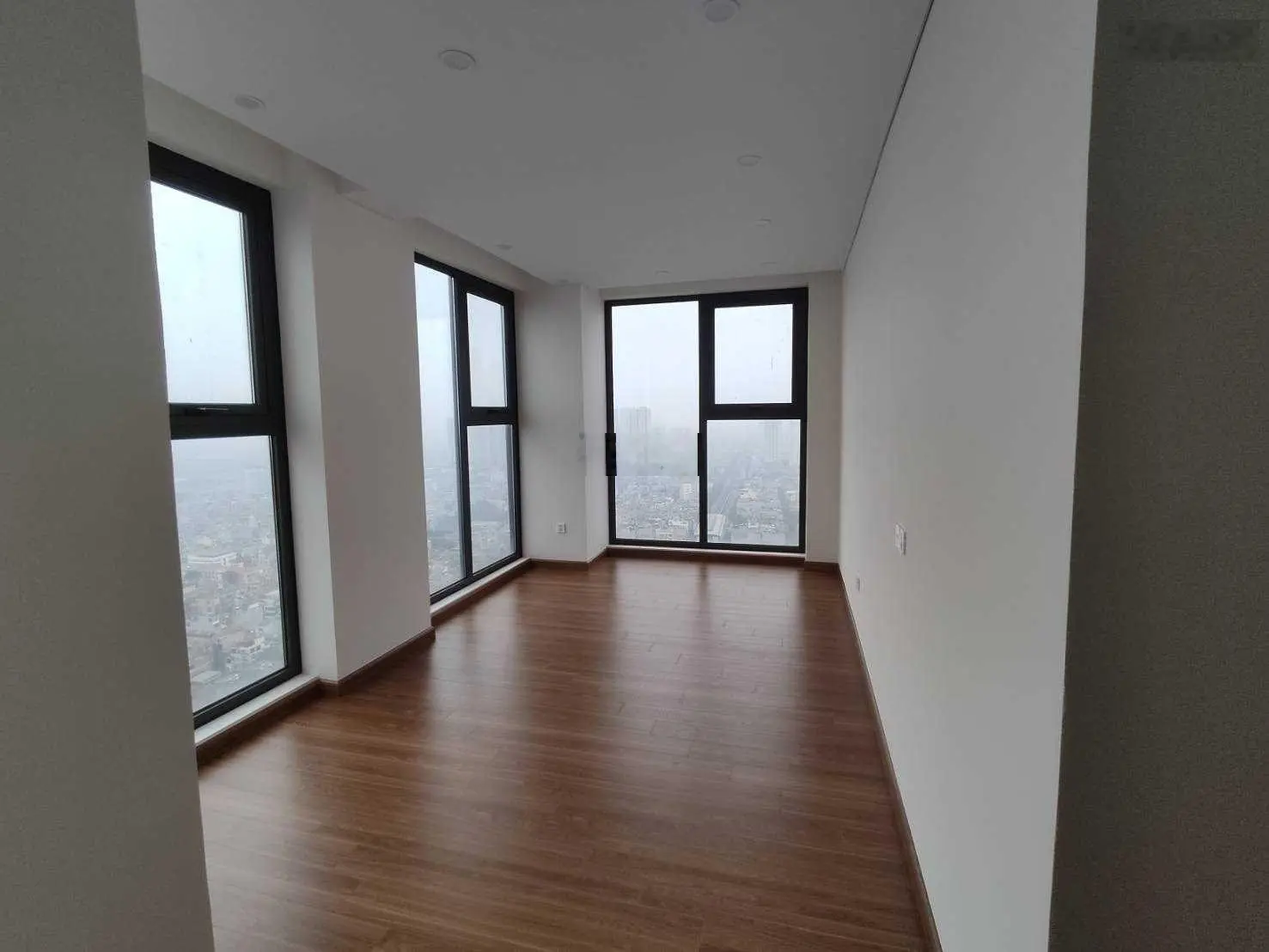 Hiếm bán nhanh căn 1 phòng ngủ, view thành phố Thiên Niên Kỷ. Lh