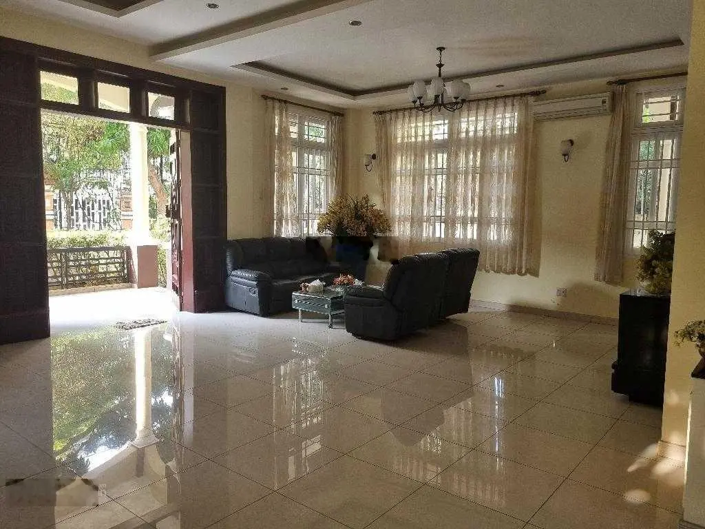 Bán dinh thự mặt tiền 720m2, 25x30m, khu Tên Lửa, 3 tầng, 5PN, 4WC, chỉ 70 tr/m2