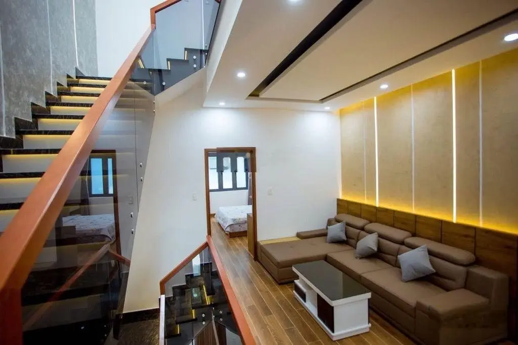 Nhà 3 tầng 7.6 tỷ thương lượng , gần hoàn thiện, 100m2 Hà Bồng - Hòa Xuân. Sách vali vào ở ngay