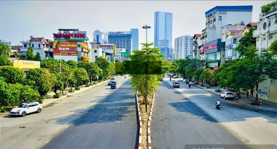 Cần bán nhà mặt phố Đào Tấn, Ba Đình. DT sổ 122m2 x 4T, MT 8,5m. Vị trí đẹp nhất phố - KD sầm uất