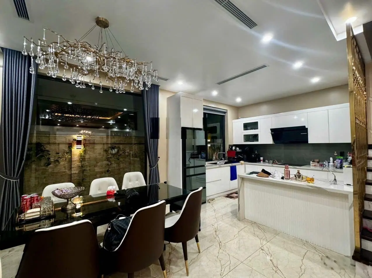 Chính chủ cần bán căn BT song lập 160m2 phân khu mở. Nhà làm full đồ, 21,9 tỷ. Mr. Sơn 0961 592 ***