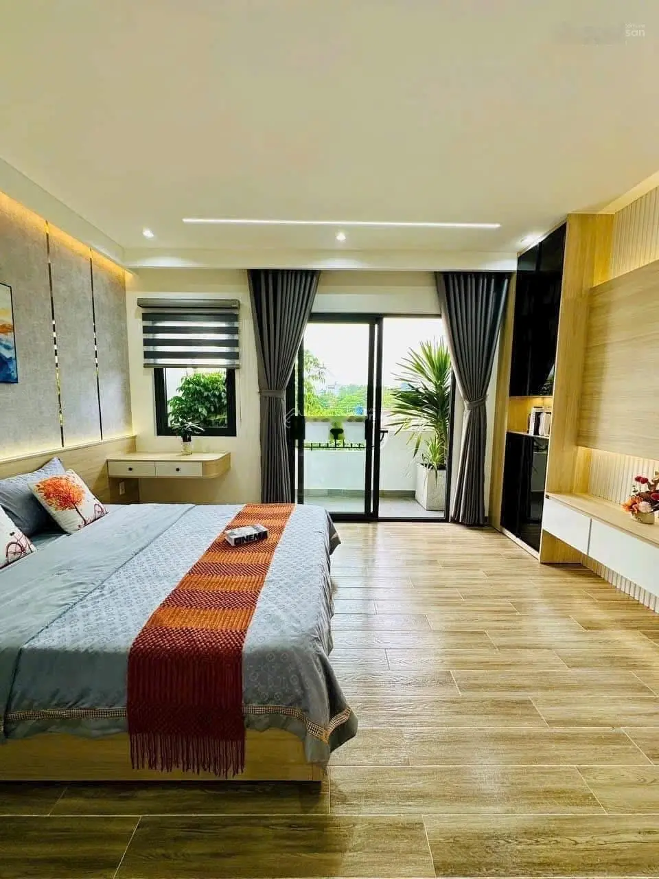 Tôi cần bán nhà đinh công tráng,quận 1-giá 3.4tỷ/82m2(5x16.4m). sổ sẵn. đang cho thuê 32 triệu