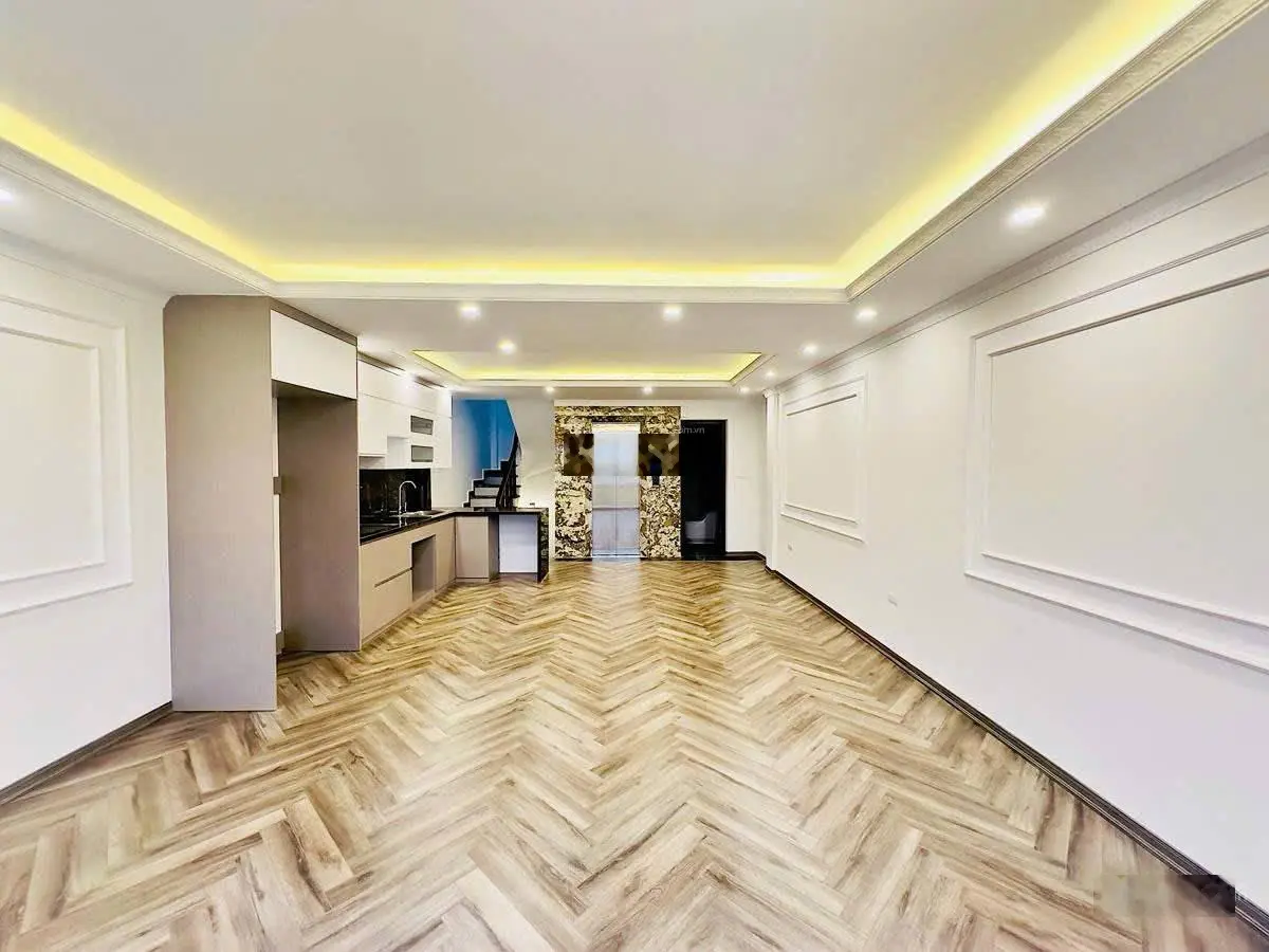 Bán nhà phố Trạm 7 T gara ô tô thang máy 15 tỷ, 45m2 Long Biên, Hà Nội