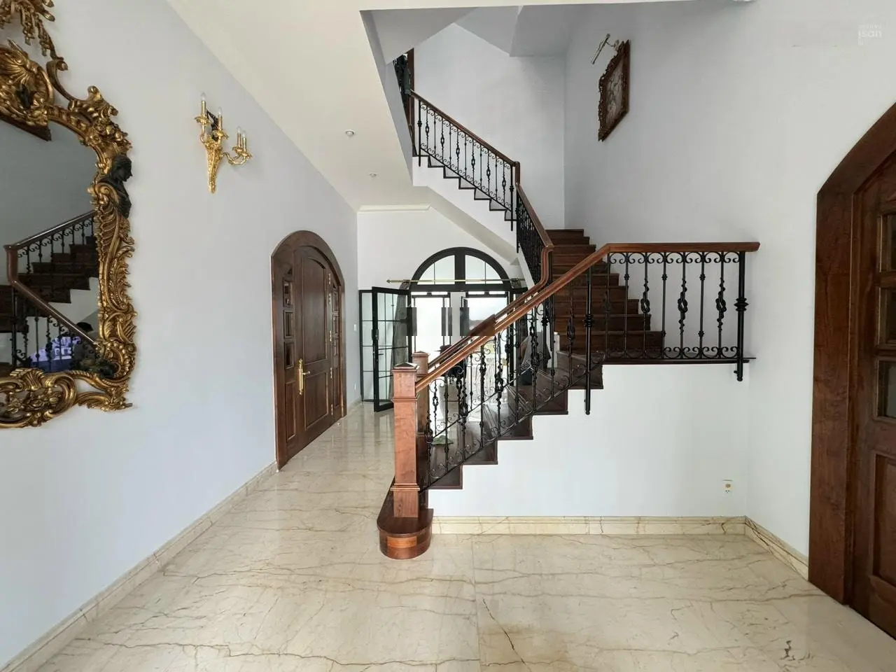 Biệt thự kiến trúc quý tộc Pháp gần ĐH Văn Hóa, DT 20x24.6 CN 493m2, 5PN 6WC vào ở ngay - 90 tỷ