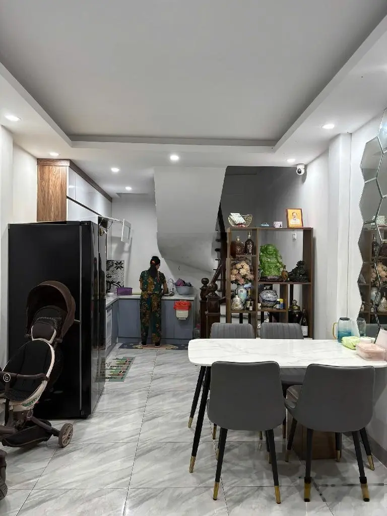 Chỉ 7,25 tỷ nhà 6 tầng bồ đề 5m ra ô tô thông hồng tiến vị trí vip full nội thất oto đỗ cửa