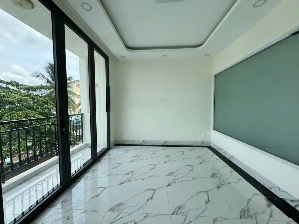 Nhà ngộp bán gấp DT 72,8m2/3tỷ380 Hoà Bình P5 Quận 11. Đang cho thuê 28tr/th gần CV nước Đầm Sen