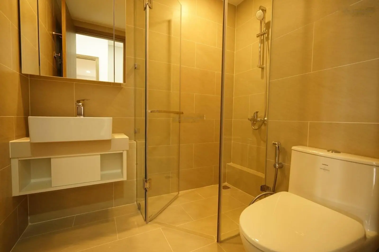 Bán gấp căn hộ cao cấp River Panorama Quận 7 giá: 2 tỷ 950 (gồm 2PN + 2WC 63m2). LH Em Tuấn xem nhà