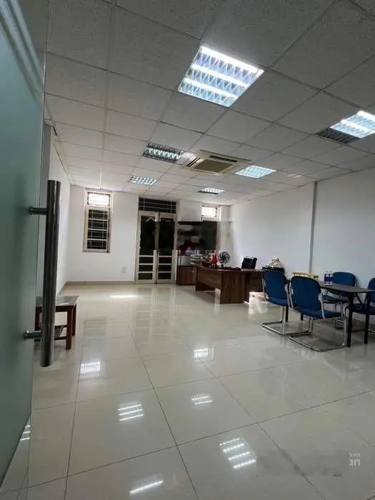Cần bán nhà mặt phố Hoàng Cầu 120m2 5 tầng chắc đẹp sổ vuông hoa hậu chỉ 37 tỷ
