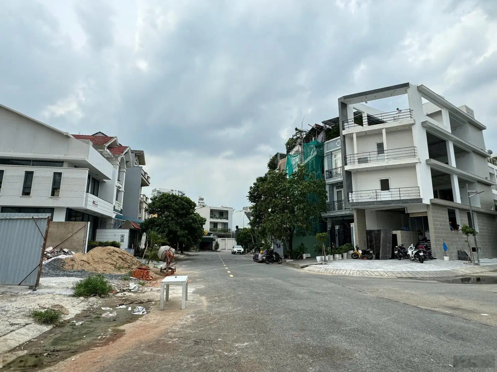 Bán đất góc 2MT gần UBND phường An Phú, DT 10x20m giá 30 tỷ