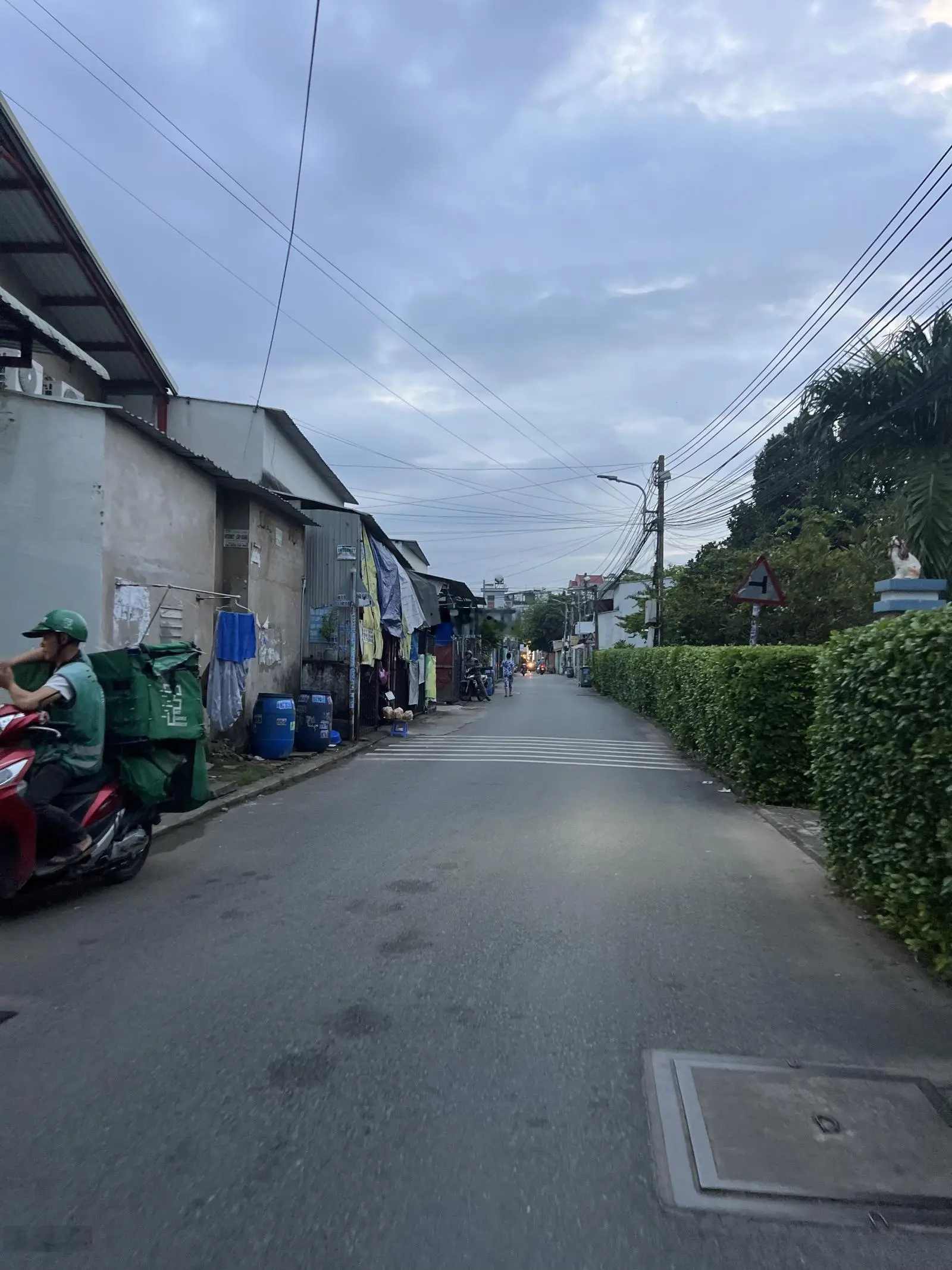 Bán lô đất mặt tiền hẻm Hai bà trưng tp dĩ an