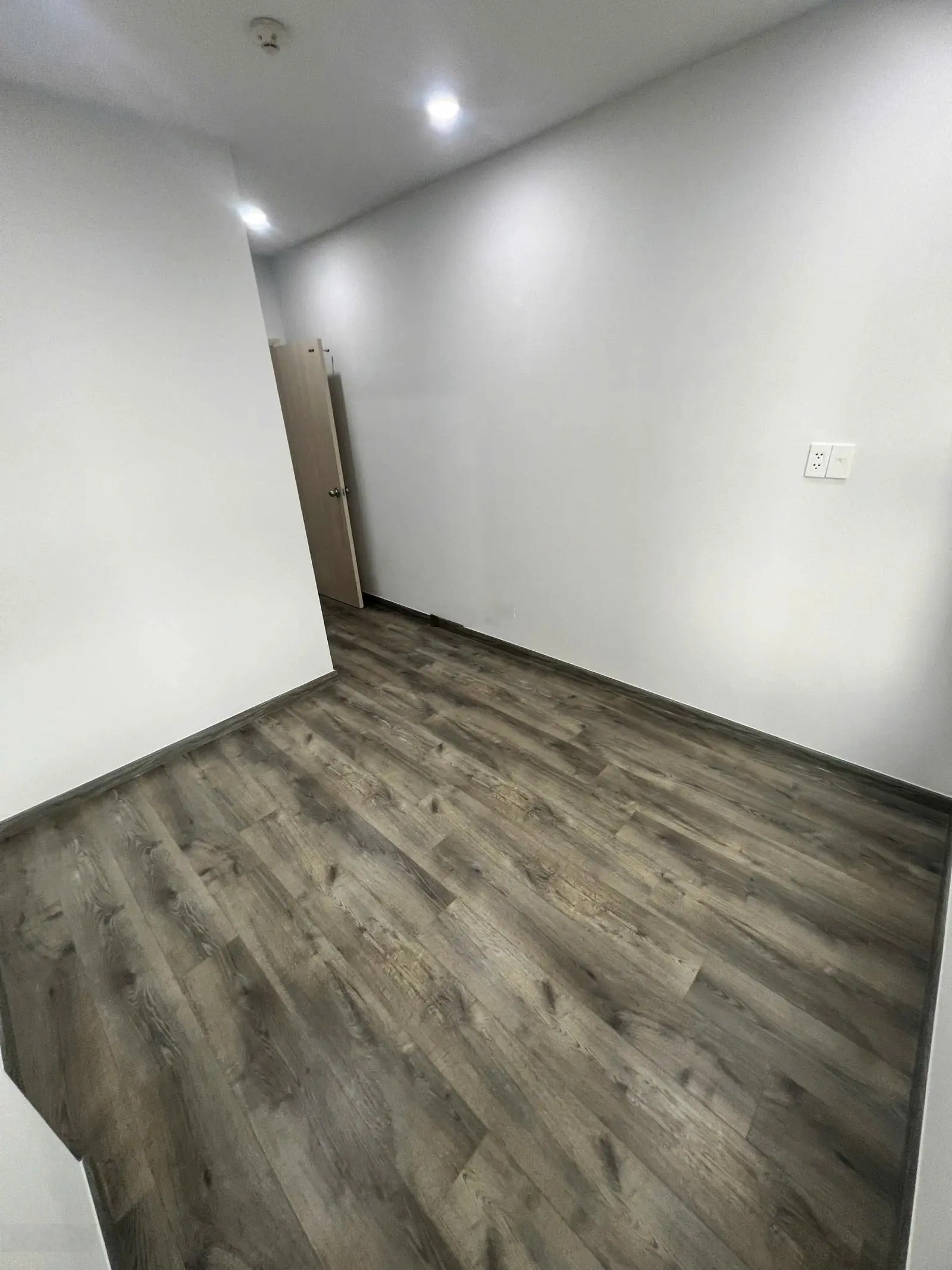 Chính chủ cần tiền bán ngay căn 2pn/2wc hướng Nam lỗ 150tr giá 2ty050, LH 0907 035 ***