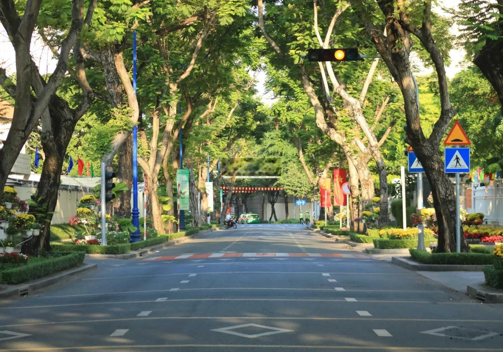 Bán nhà 1 trệt 1 lầu mặt tiền Nguyễn Kim, trung tâm Phường 4, khu vực kinh doanh sầm uất