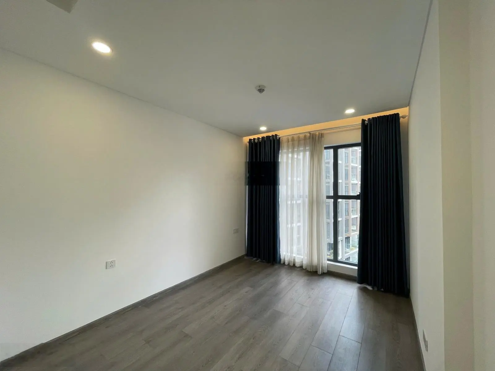 Bán căn 2PN 96m2 Diamond Brilliant, view hồ bơi clubhouse, giá 5.6 tỷ bao hết, NTCB, tầng đẹp