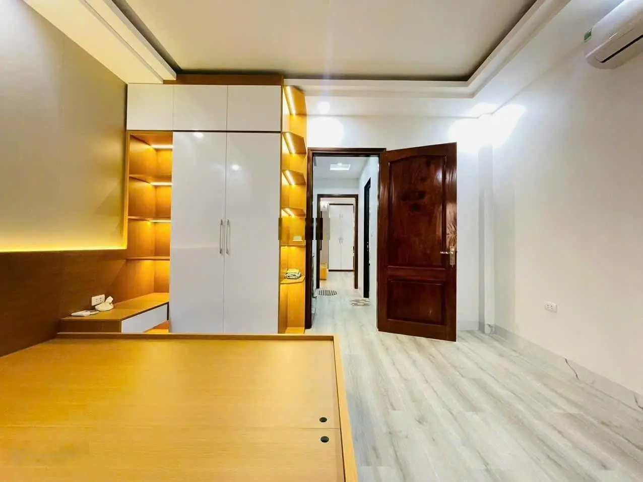 Bồ đề nhà đẹp sẵn 47m2 5 tầng MT 4.5m ô tô vào nhà thoáng trước sau 10m ra hồ bồ đề sổ đỏ đẹp