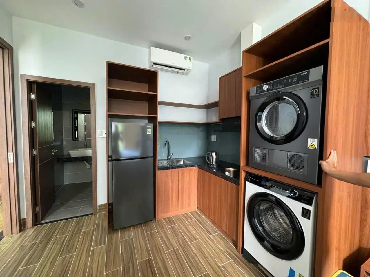 Bán tòa nhà Vip nhất nhì khu phố biển An thượng mặt tiền 9m có 14 phòng cho thuê.