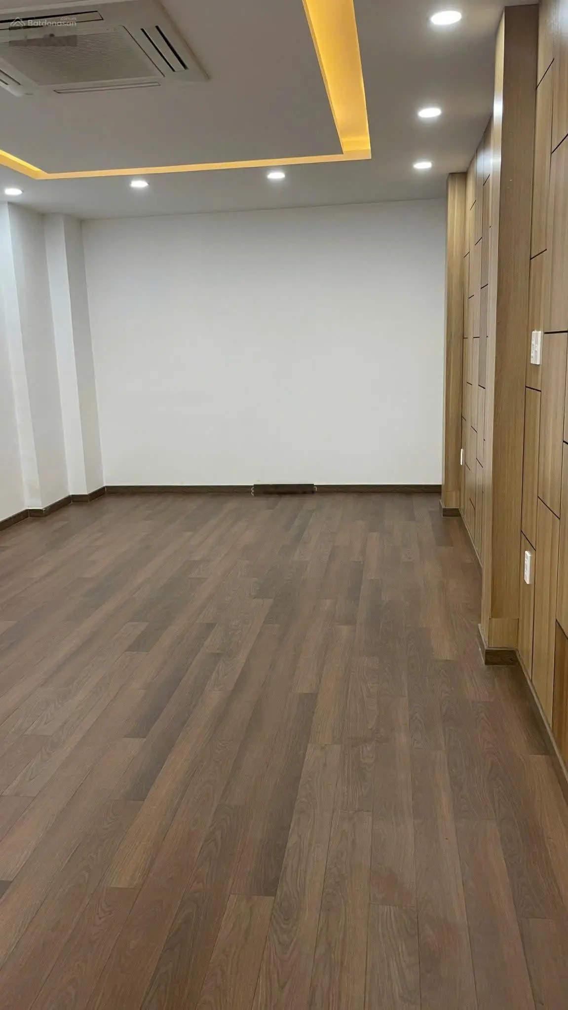 Mặt tiền ngang 5m, đường Hoa Lan ngay vòng xoay Phan Xích Long - 4 tầng, giá 18 tỷ