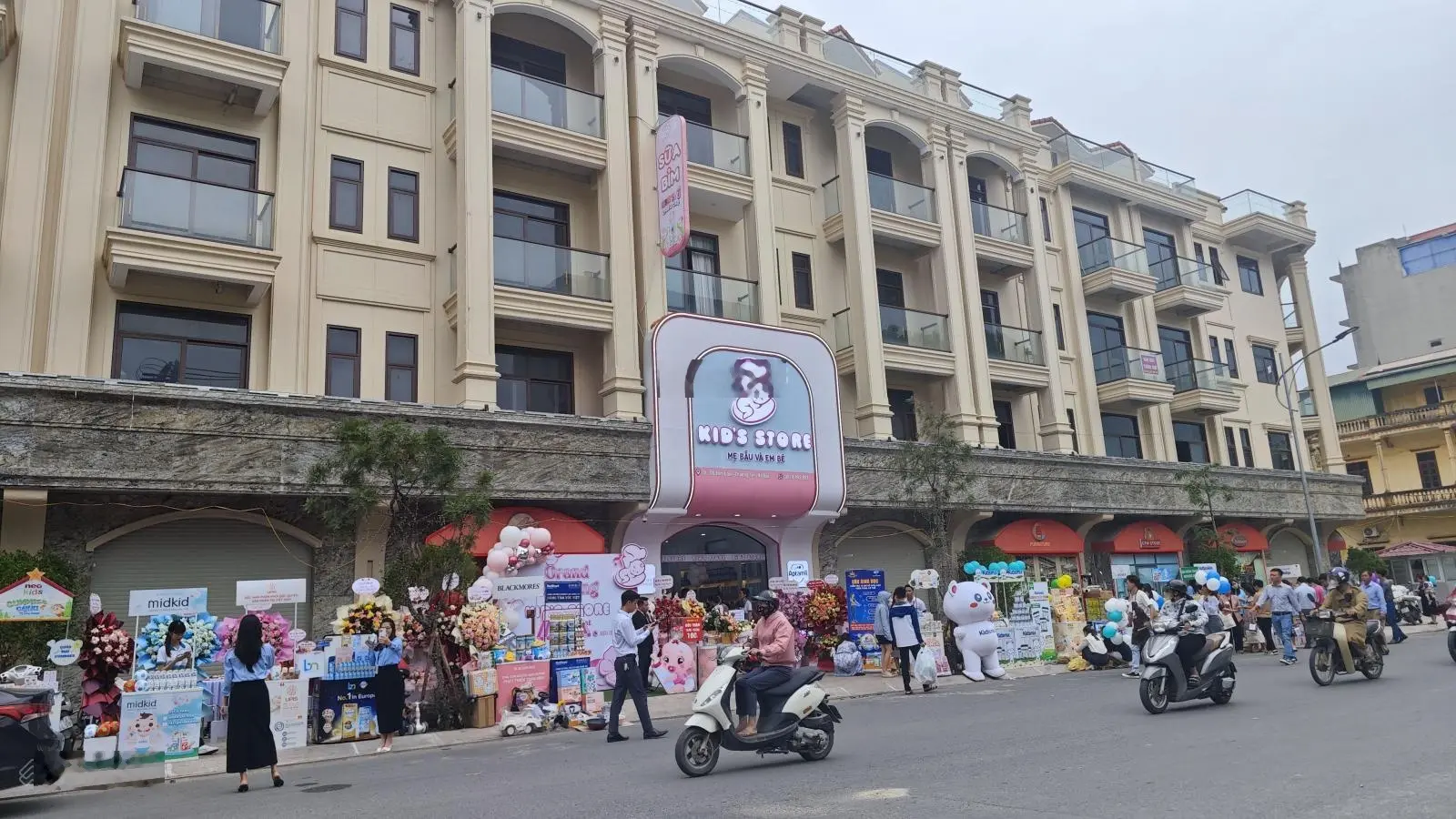 Tôi cần bán gấp căn ngoại giao, đối diện với cổng bệnh viện, đường trục chính của huyện Thường Tín