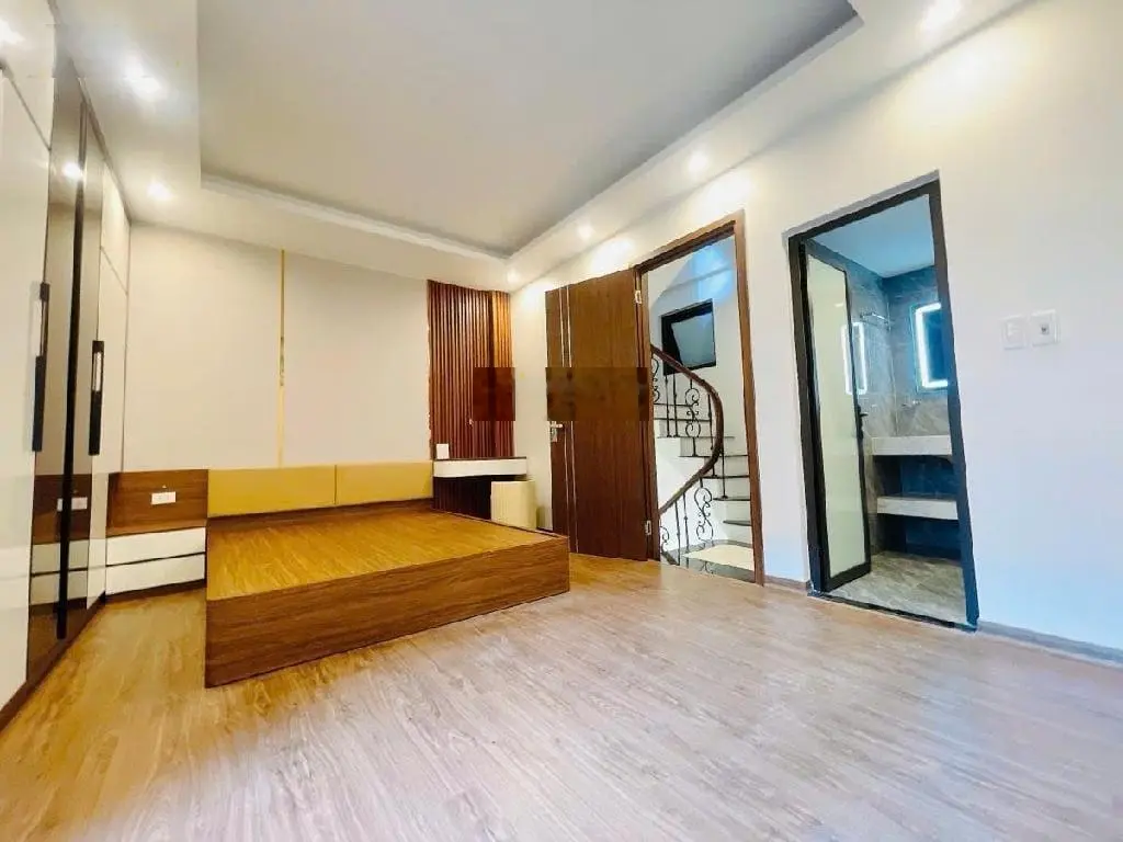 Thẳng 30m ra mặt phố dương văn bé_ngõ rộng_nhà đẹp 5 tầng_sổ vuông 35m_hơn 5 tỷ