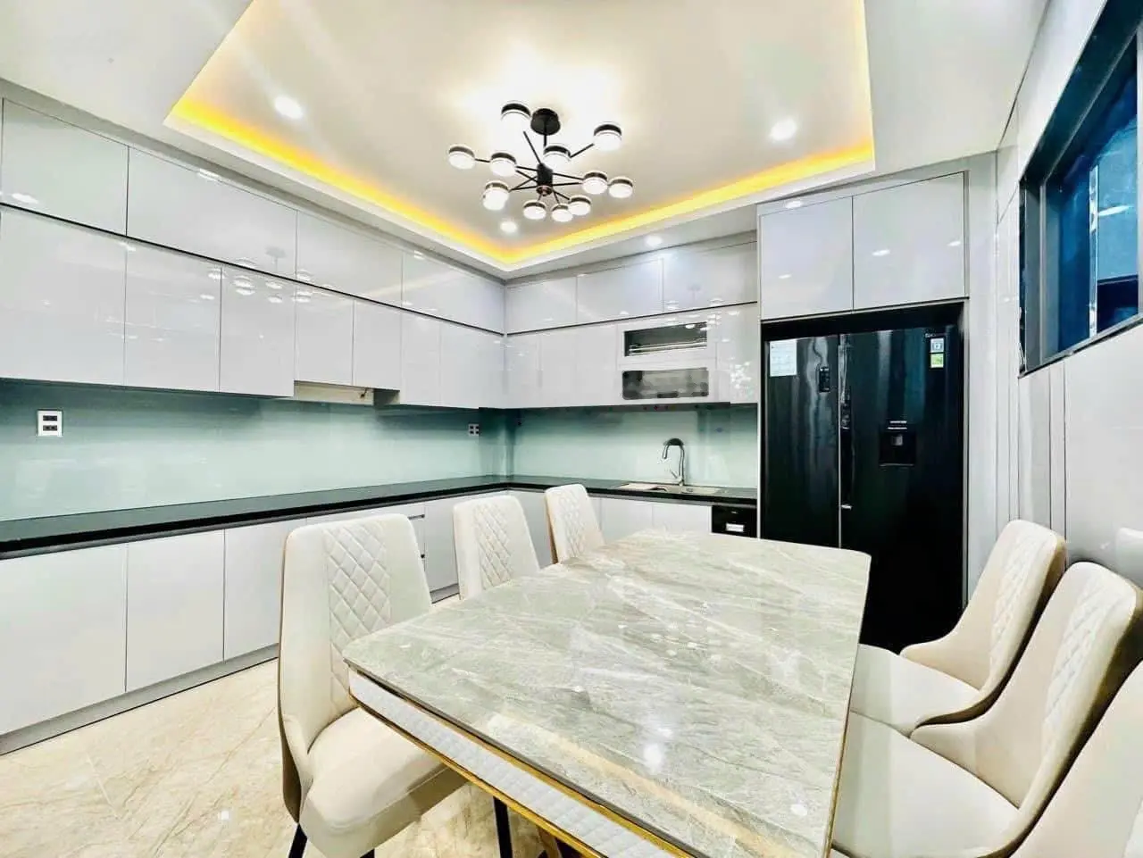 SẬP SÀN NHÀ ĐẸP CỨU CHỦ : MAI VĂN NGỌC P10 PHÚ NHUẬN DT 69M GIÁ 4TY170 CÓ HD CHO THUÊ 18TR / 1THANG