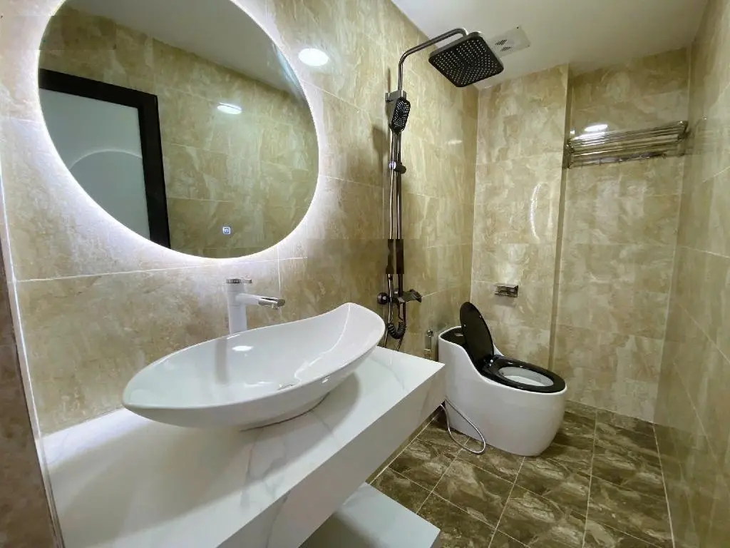 Nhà An Dương, 5 tầng xây mới, đầy đủ nội thất, thiết kế sân vườn, ban công thoáng sáng, tiện nghi