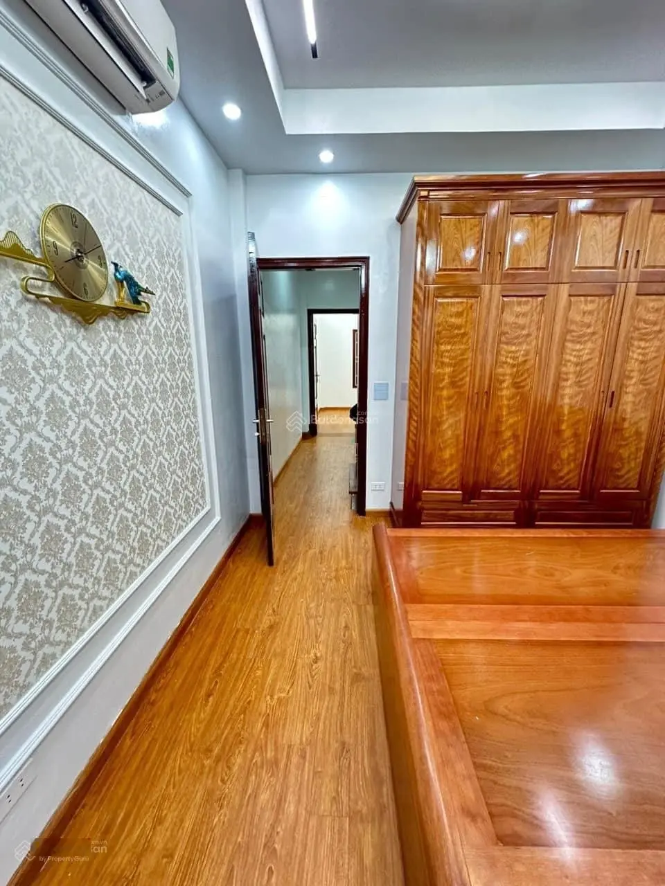 Bán nhà ngõ 86 Tô Vĩnh Diện Thanh Xuân ngõ thông ô tô vào nhà tặng nội thất 40m2 x 5 tầng 9.9 tỷ