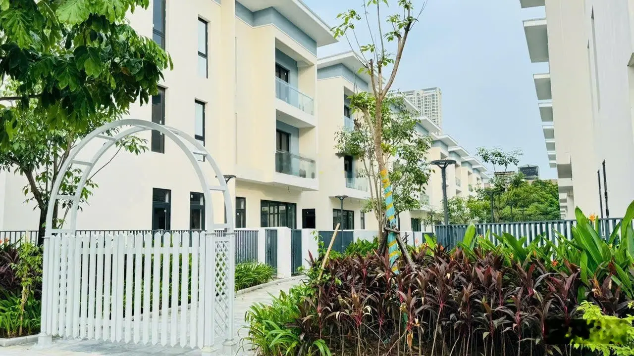 Định cư nước ngoài cần bán gấp căn BT An Quý, săn sổ giao dịch chỉ 36 tỉ