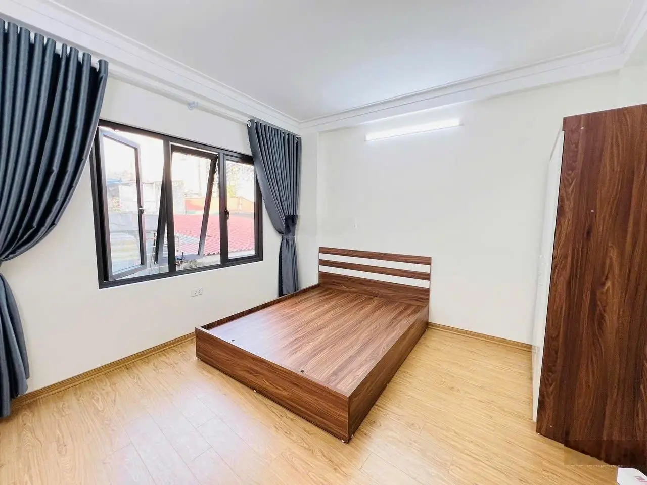 Bán nhà hơn 7 tỷ, nhà mới 50m2, Ngã Tư Vọng - Đại La, 5 tầng - 6 ngủ - gần phố - 2 thoáng trước sau
