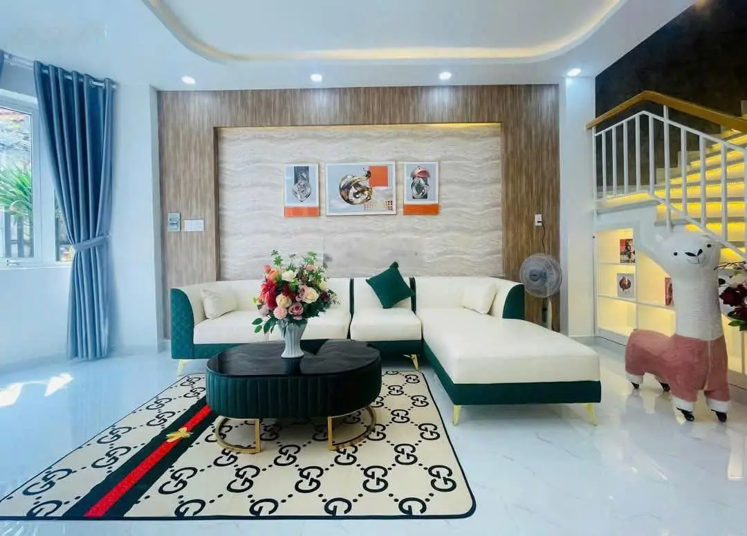 Bán nhà mặt phố, vị trí đắc địa Đ. Vĩnh Khánh - P. 9 - Q. 4, đang cho thuê 30 triệu