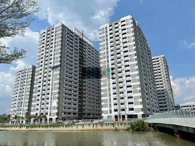 Bán gấp căn hộ MT Eastmark City, góc tầng 14, 3PN=100m2 chỉ 39,6tr/m2