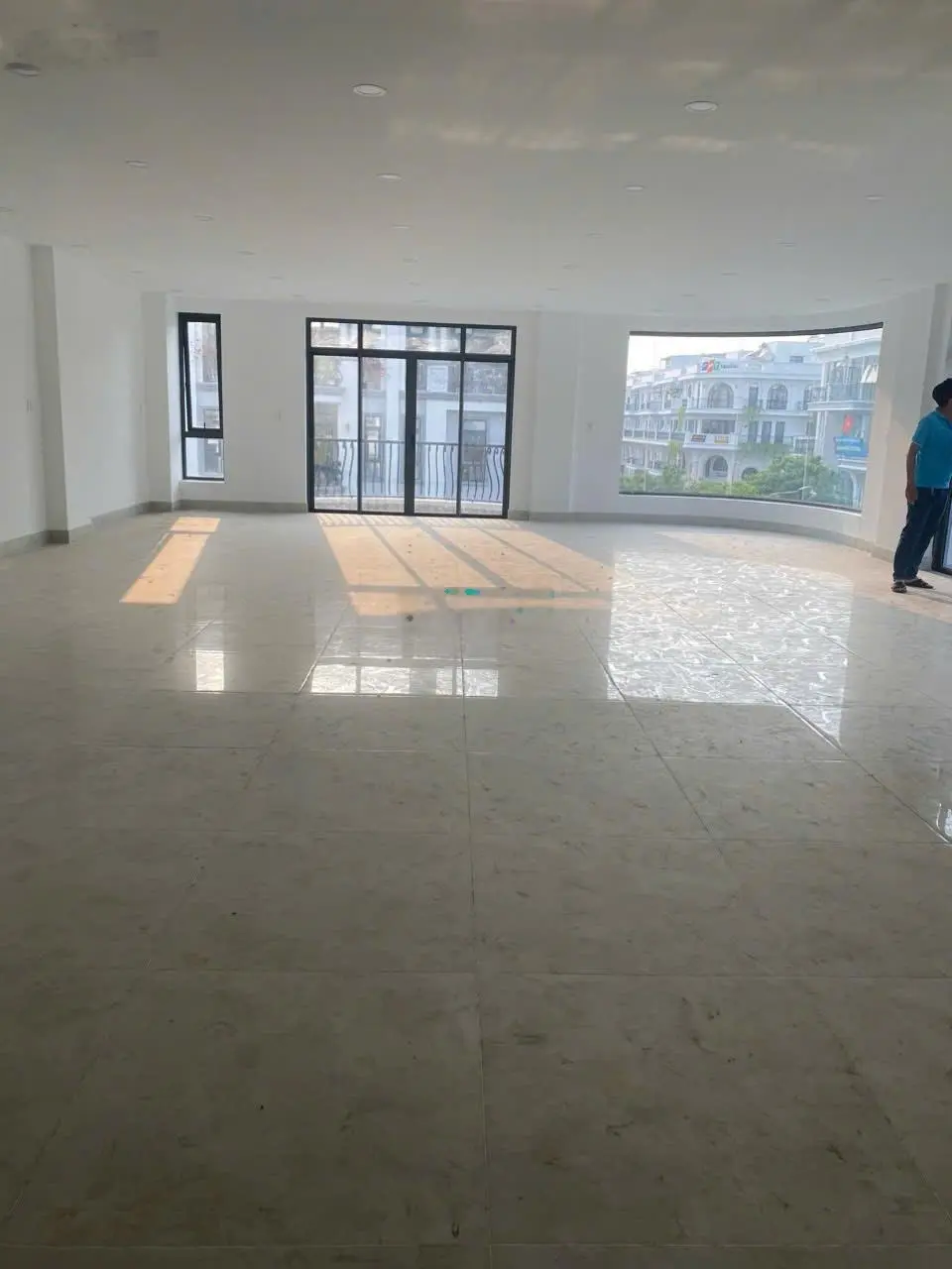 Cần bán gấp - Căn góc 2 mặt thoáng - Vị trí đắc địa - 13x22m - Nhà hoàn thiện - Đã có sẵn sổ hồng