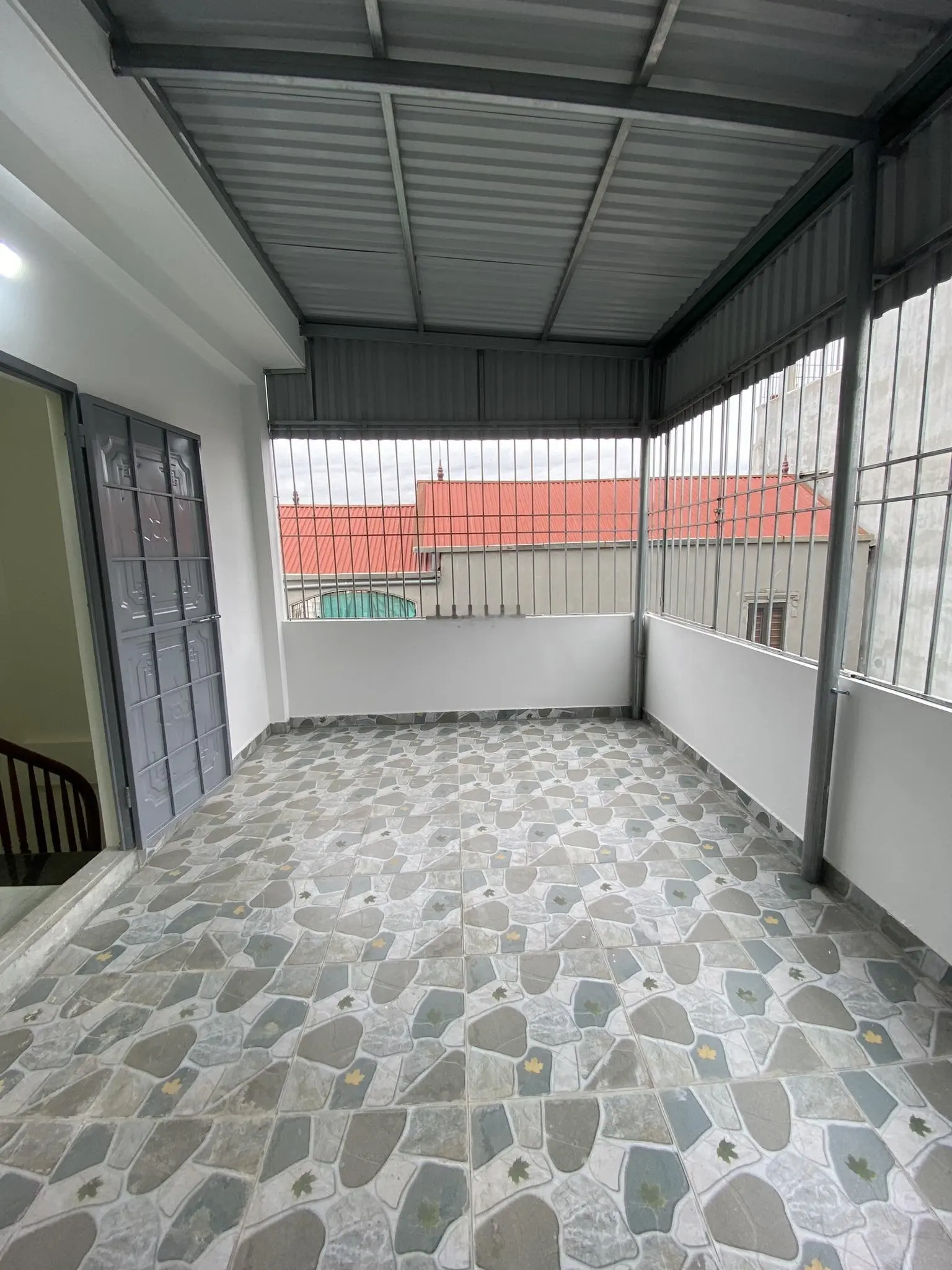 Nhà khu ngã tư Canh ngay quận Nam Từ Liêm, cách chợ chỉ 800m 6 phòng ngủ thoáng vừa ở vừa cho thuê