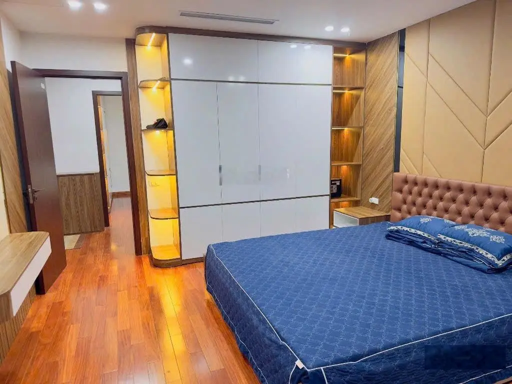 Bán nhà phân lô ô tô tránh phố trạm long biên 63mx6tầng mt 6m gara 2 ô tô kinh doanh giá 22tỷ