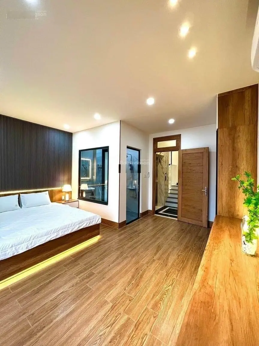 Vip bán nhà mặt tiền Ngô Quyền, Phường 5, Quận 10, DT: 4x16m, 3 lầu, giá 15.5 tỷ