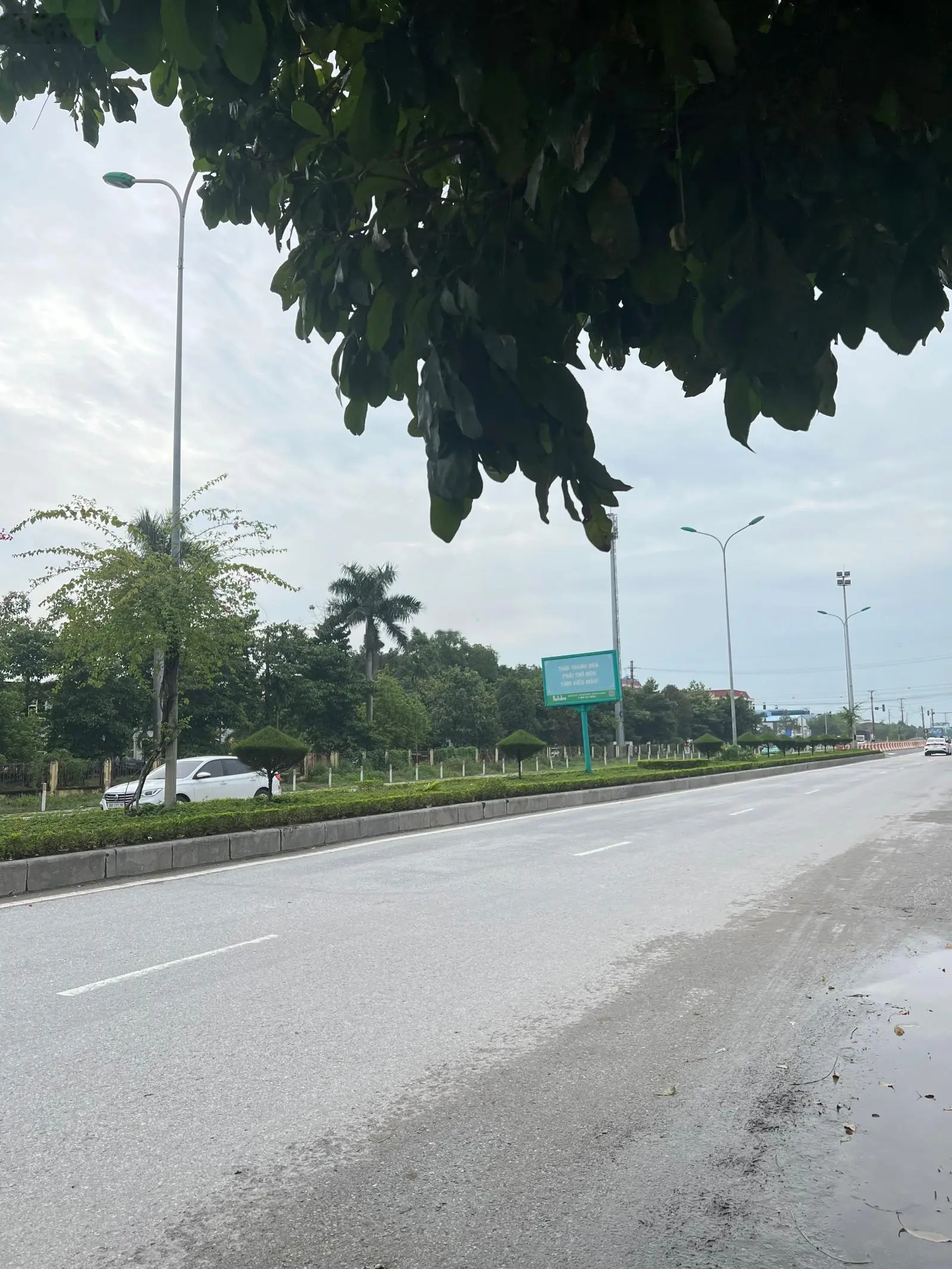 Cần bán nhà C4 mặt QL47 Quảng Thành, mặt đg to 30m