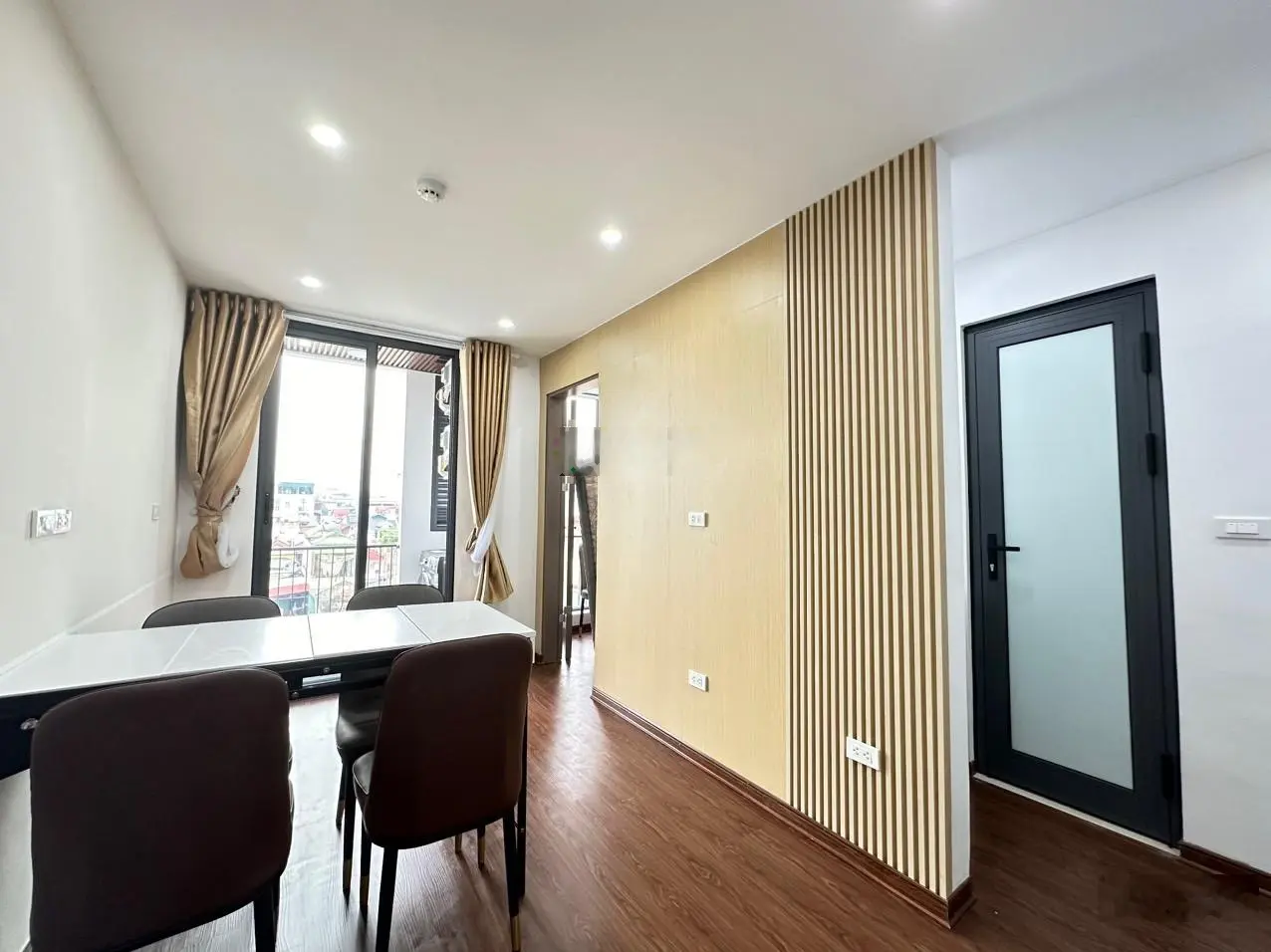 Bán toà căn hộ dịch vụ cao cấp